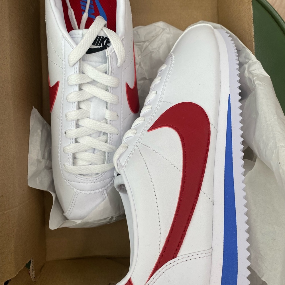 Women's Classic Cortez Leather Size 9 Shoes